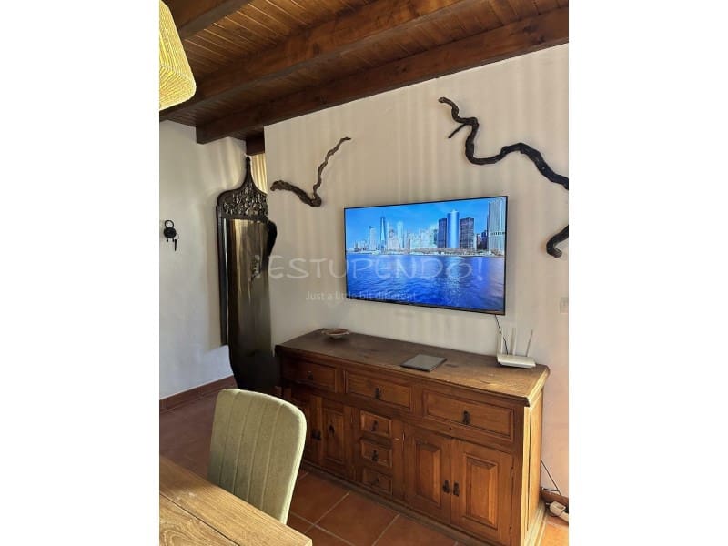 4 bedroom Villa for sale in Costa Teguise with garage - € 895,000 (Ref: 8498985)