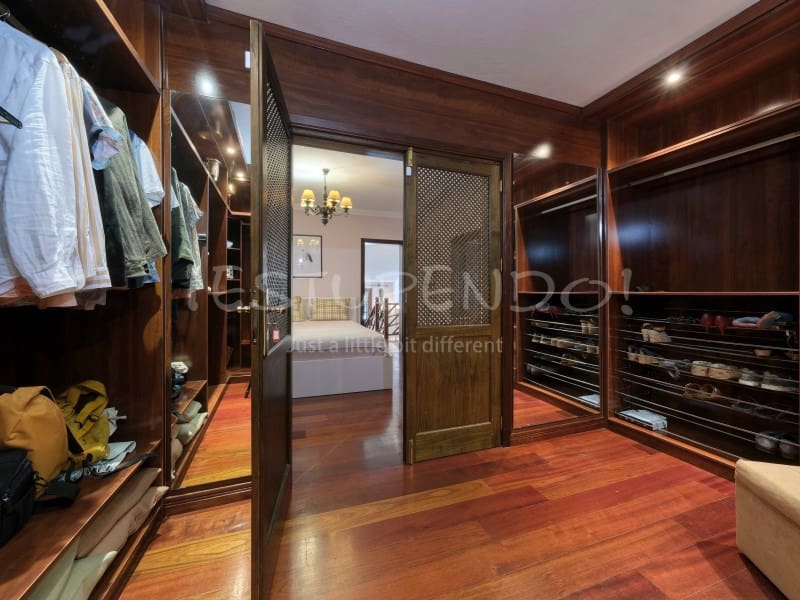 4 bedroom Villa for sale in Costa Teguise with garage - € 895,000 (Ref: 8498985)