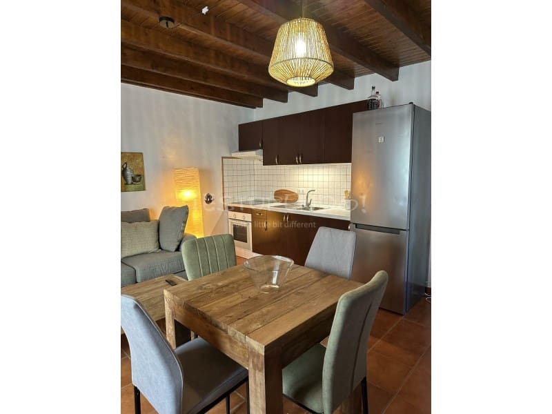 4 bedroom Villa for sale in Costa Teguise with garage - € 895,000 (Ref: 8498985)