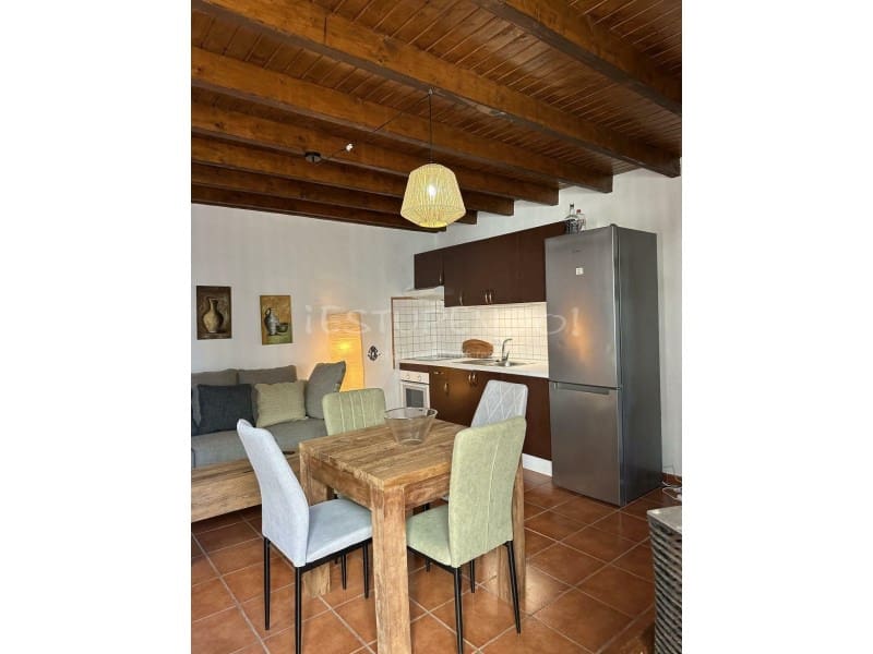 4 bedroom Villa for sale in Costa Teguise with garage - € 895,000 (Ref: 8498985)