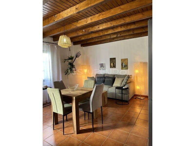 4 bedroom Villa for sale in Costa Teguise with garage - € 895,000 (Ref: 8498985)