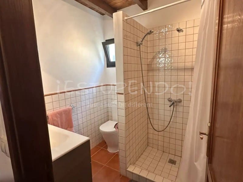 4 bedroom Villa for sale in Costa Teguise with garage - € 895,000 (Ref: 8498985)