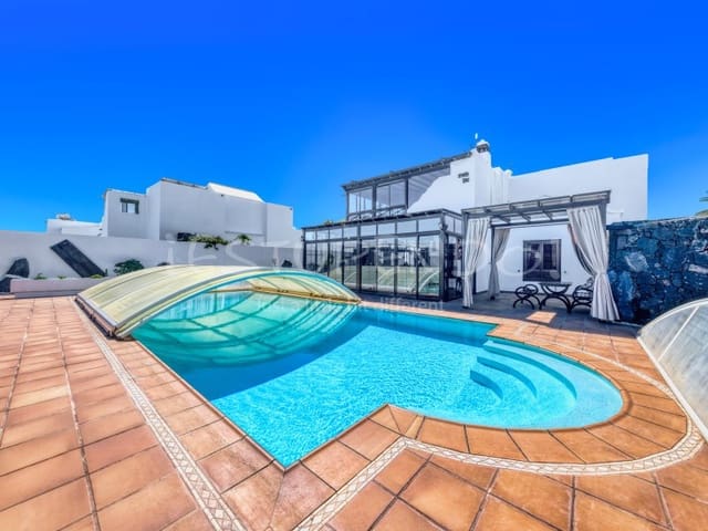 4 soveværelse Villa til salg i Costa Teguise, Teguise med garage - € 895.000 (Ref: 8498985)