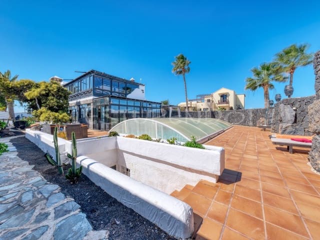 4 soveværelse Villa til salg i Costa Teguise, Teguise med garage - € 895.000 (Ref: 8498985)