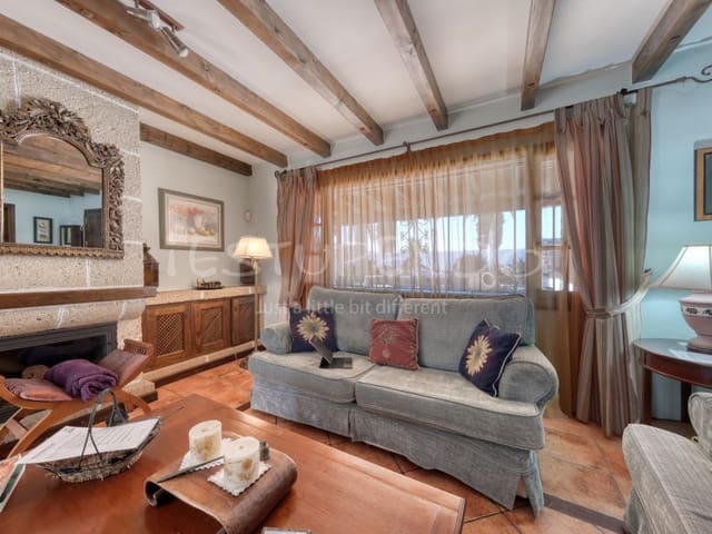 4 soveværelse Villa til salg i Costa Teguise, Teguise med garage - € 895.000 (Ref: 8498985)