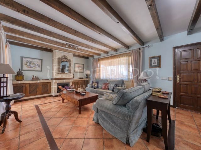 4 soveværelse Villa til salg i Costa Teguise, Teguise med garage - € 895.000 (Ref: 8498985)