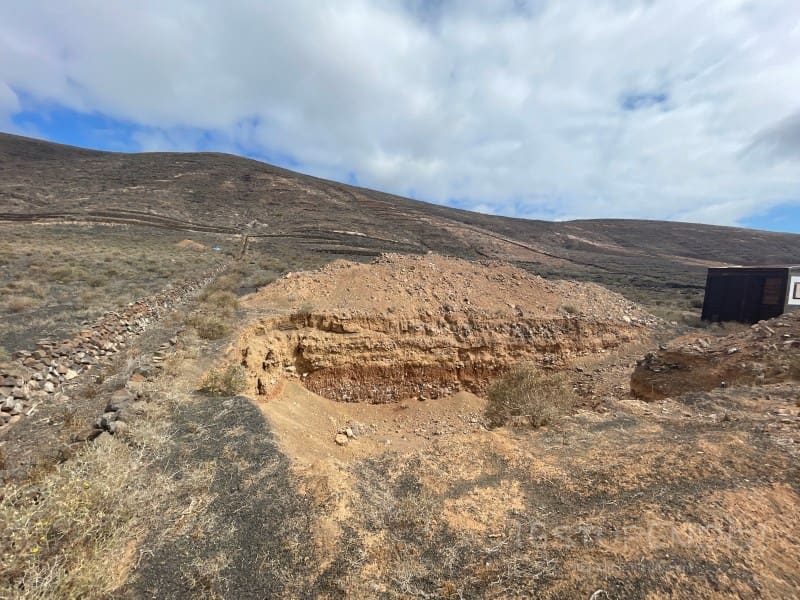 Grunde uden byggetilladelser til salg i Tabayesco - € 160.000 (Ref: 8505979)