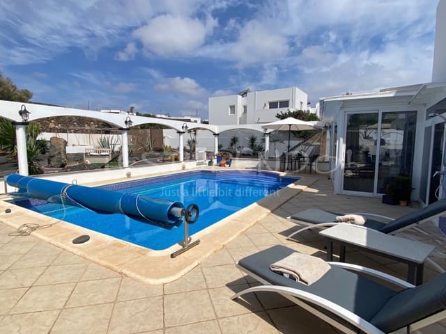 5 soverom Villa til salgs i Tías - € 830 000 (Ref: 8960362)