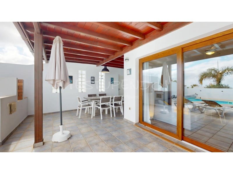3 soveværelse Villa til salg i Playa Blanca med garage - € 549.000 (Ref: 9161224)