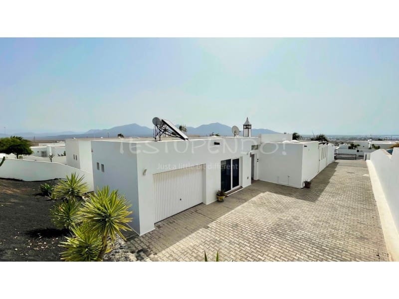 3 soveværelse Villa til salg i Playa Blanca med garage - € 549.000 (Ref: 9161224)