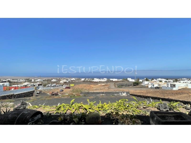 3 slaapkamer Villa te koop in Las Brenas met garage - € 990.000 (Ref: 9176641)