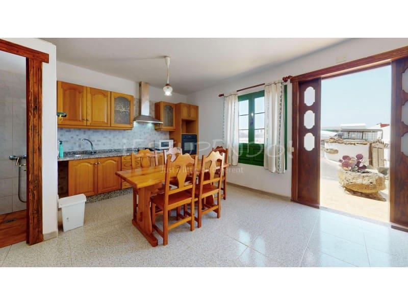 3 slaapkamer Villa te koop in Las Brenas met garage - € 990.000 (Ref: 9176641)