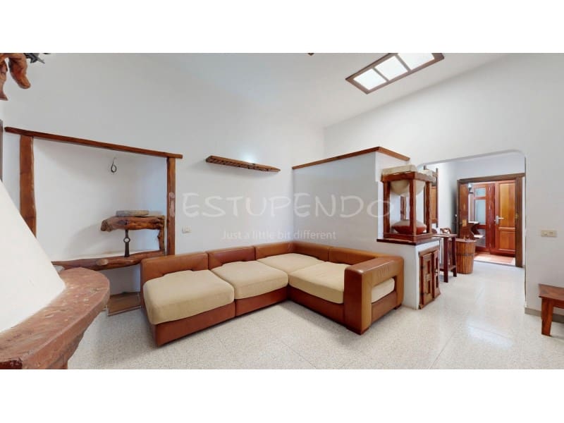 3 slaapkamer Villa te koop in Las Brenas met garage - € 990.000 (Ref: 9176641)