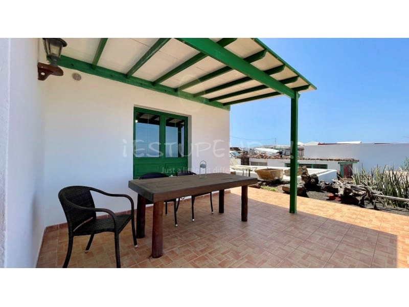 3 slaapkamer Villa te koop in Las Brenas met garage - € 990.000 (Ref: 9176641)