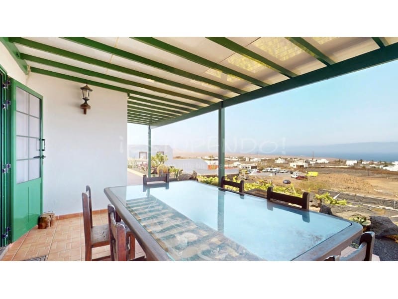 3 slaapkamer Villa te koop in Las Brenas met garage - € 990.000 (Ref: 9176641)