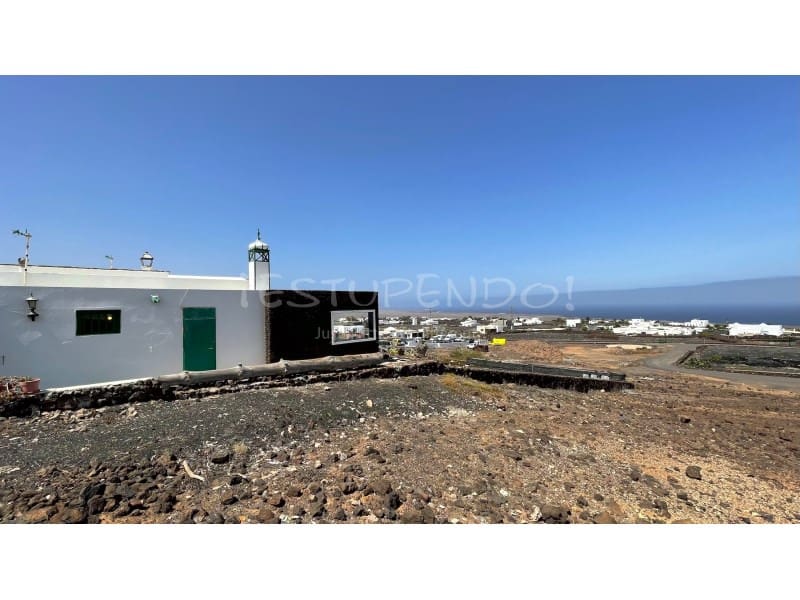 3 slaapkamer Villa te koop in Las Brenas met garage - € 990.000 (Ref: 9176641)