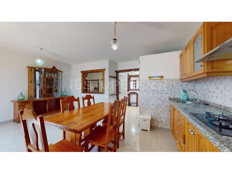 3 slaapkamer Villa te koop in Las Brenas met garage - € 990.000 (Ref: 9176641)