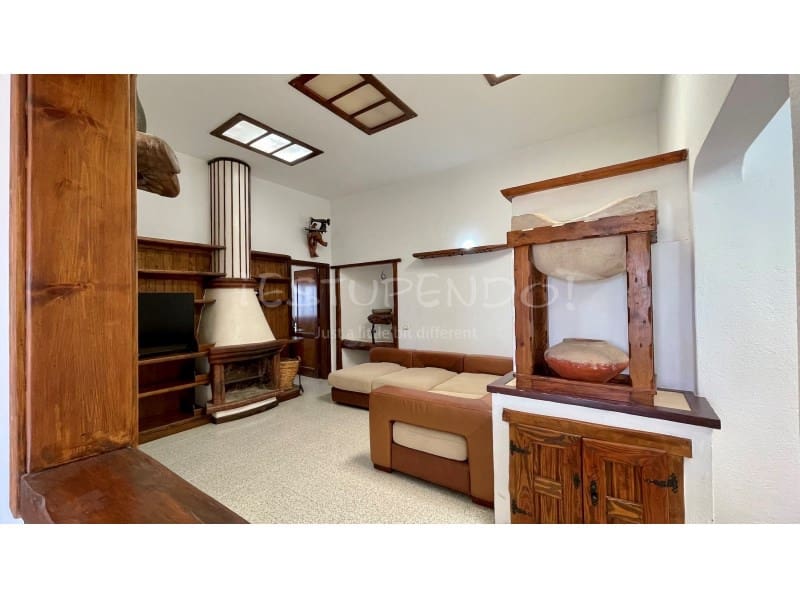 3 slaapkamer Villa te koop in Las Brenas met garage - € 990.000 (Ref: 9176641)