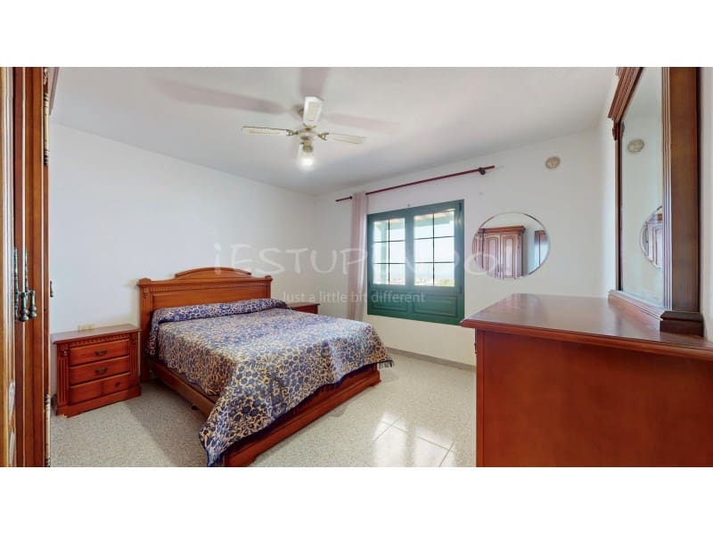 3 slaapkamer Villa te koop in Las Brenas met garage - € 990.000 (Ref: 9176641)