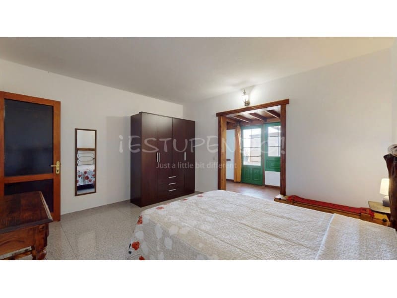 3 slaapkamer Villa te koop in Las Brenas met garage - € 990.000 (Ref: 9176641)