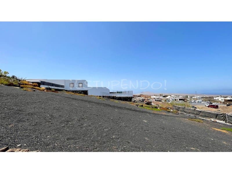 3 slaapkamer Villa te koop in Las Brenas met garage - € 990.000 (Ref: 9176641)