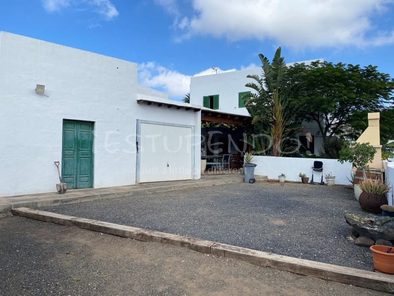 6 soveværelse Byhus til salg i Haria - € 798.000 (Ref: 9481161)