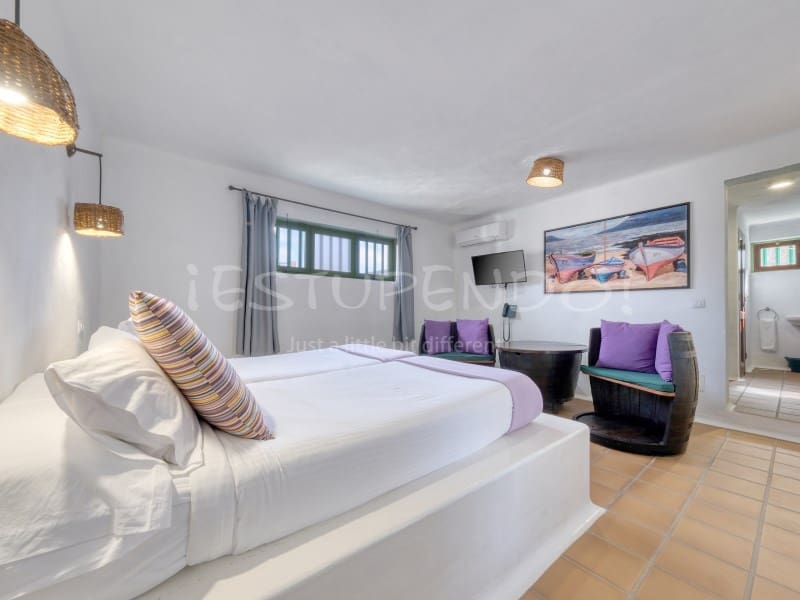 11 bedroom Hotel for sale in Playa Blanca with garage - € 3,000,000 (Ref: 9494527)