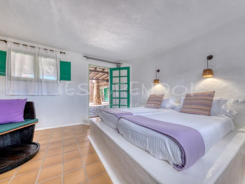 11 bedroom Hotel for sale in Playa Blanca with garage - € 3,000,000 (Ref: 9494527)