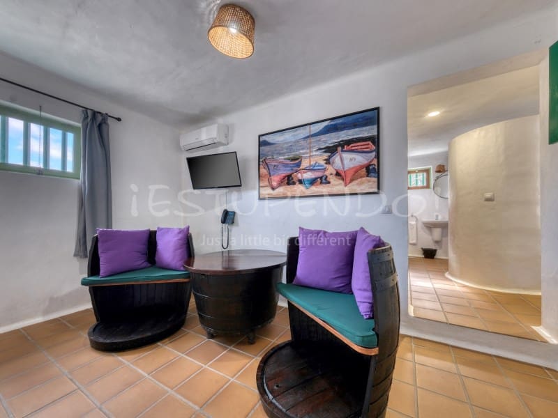 11 bedroom Hotel for sale in Playa Blanca with garage - € 3,000,000 (Ref: 9494527)