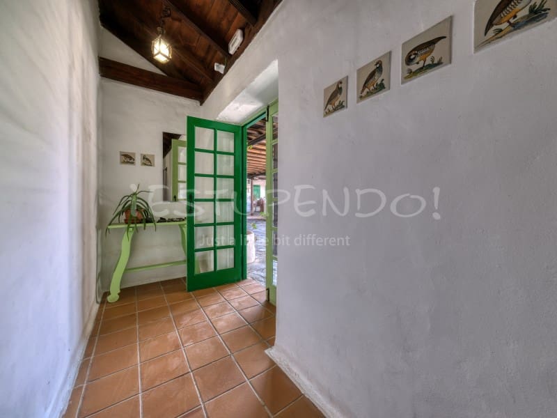 11 bedroom Hotel for sale in Playa Blanca with garage - € 3,000,000 (Ref: 9494527)