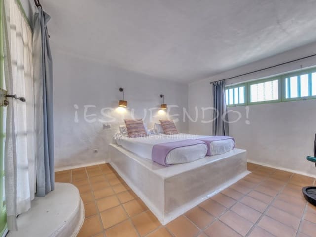 11 bedroom Hotel for sale in Playa Blanca, Yaiza with garage - € 3,000,000 (Ref: 9494527)