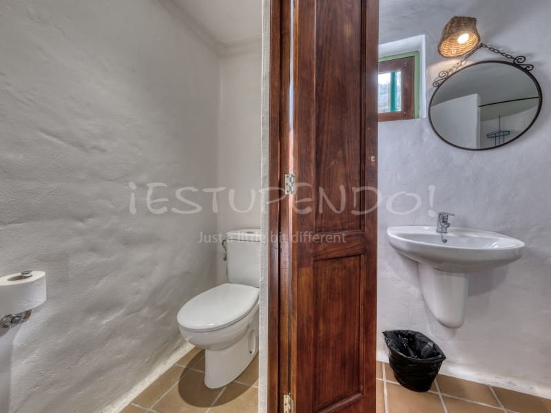 11 bedroom Hotel for sale in Playa Blanca with garage - € 3,000,000 (Ref: 9494527)