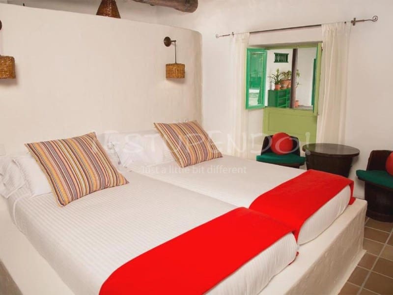 11 bedroom Hotel for sale in Playa Blanca with garage - € 3,000,000 (Ref: 9494527)