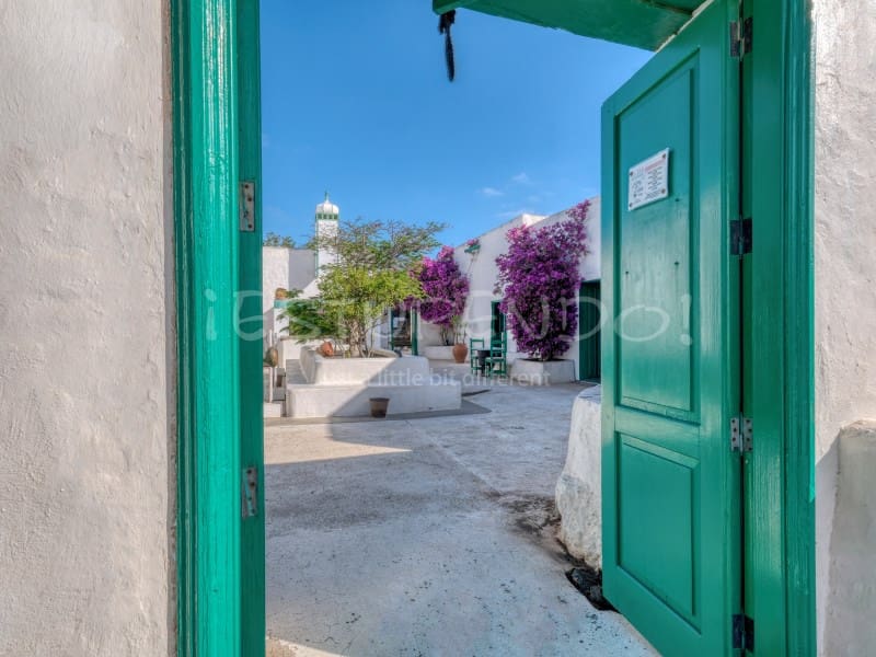 11 bedroom Hotel for sale in Playa Blanca with garage - € 3,000,000 (Ref: 9494527)