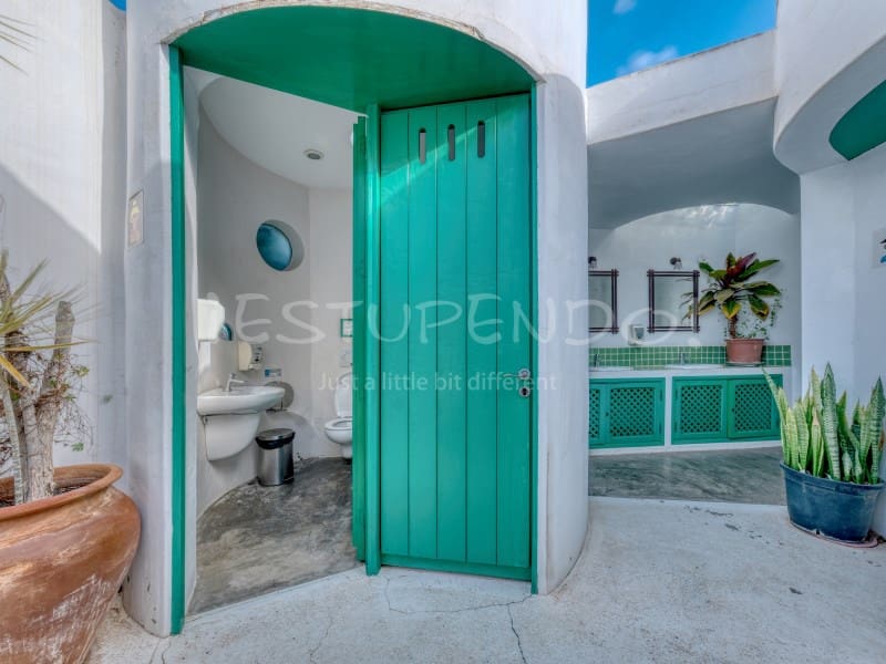 11 bedroom Hotel for sale in Playa Blanca with garage - € 3,000,000 (Ref: 9494527)