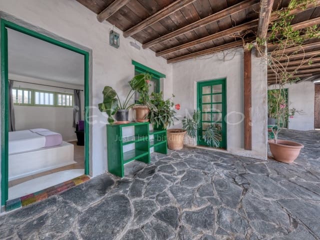 11 bedroom Hotel for sale in Playa Blanca, Yaiza with garage - € 3,000,000 (Ref: 9494527)