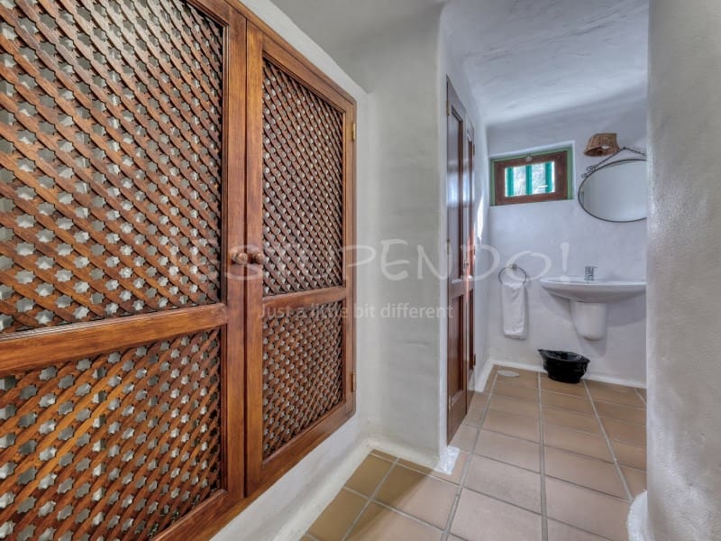 11 bedroom Hotel for sale in Playa Blanca with garage - € 3,000,000 (Ref: 9494527)