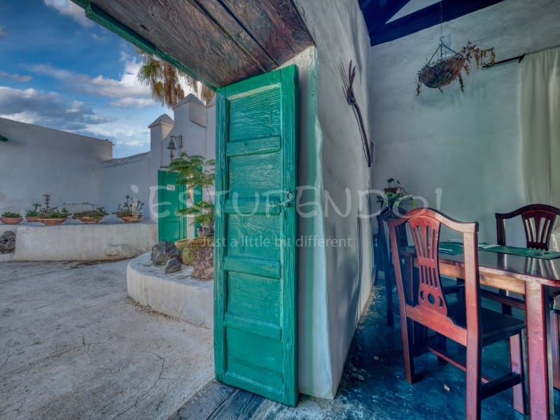 11 bedroom Hotel for sale in Playa Blanca with garage - € 3,000,000 (Ref: 9494527)