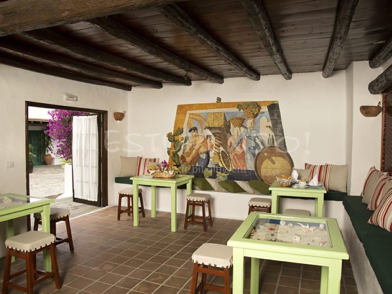 11 bedroom Hotel for sale in Playa Blanca with garage - € 3,000,000 (Ref: 9494527)