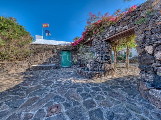 11 bedroom Hotel for sale in Playa Blanca, Yaiza with garage - € 3,000,000 (Ref: 9494527)