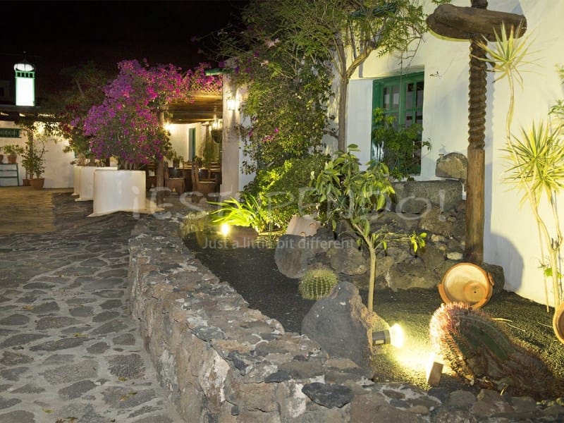 11 bedroom Hotel for sale in Playa Blanca with garage - € 3,000,000 (Ref: 9494527)