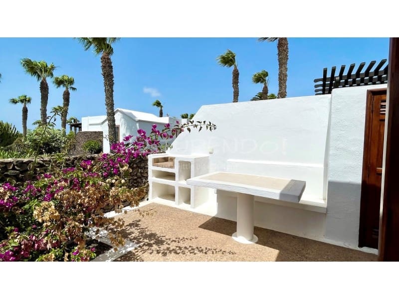 2 bedroom Townhouse for sale in Playa Blanca - € 320,000 (Ref: 9735372)