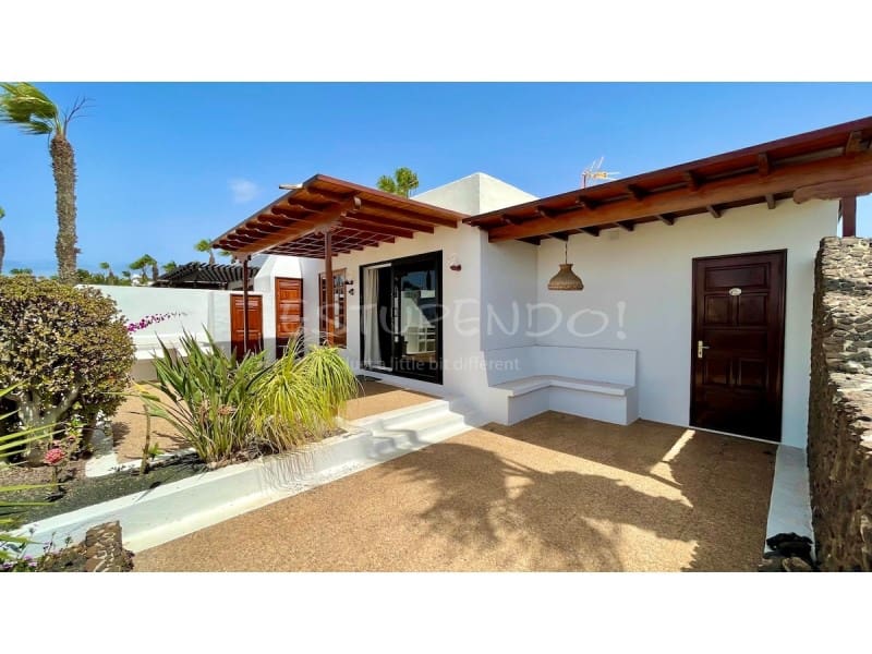 2 bedroom Townhouse for sale in Playa Blanca - € 320,000 (Ref: 9735372)