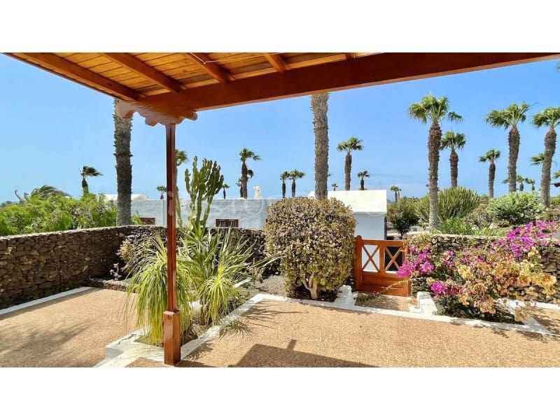 2 bedroom Townhouse for sale in Playa Blanca - € 320,000 (Ref: 9735372)