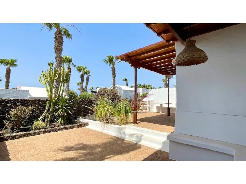 2 bedroom Townhouse for sale in Playa Blanca - € 320,000 (Ref: 9735372)