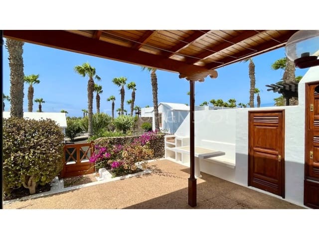 Casa de 2 habitaciones en Playa Blanca, Yaiza en venta - 320.000 € (Ref: 9735372)