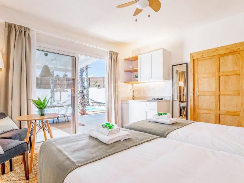 5 soverom Villa til salgs i Charco del Palo med svømmebasseng - € 2 500 000 (Ref: 9751831)