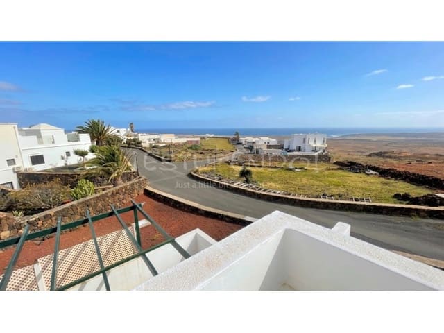 2 slaapkamer Villa te koop in Las Brenas, Yaiza - € 590.000 (Ref: 9777841)