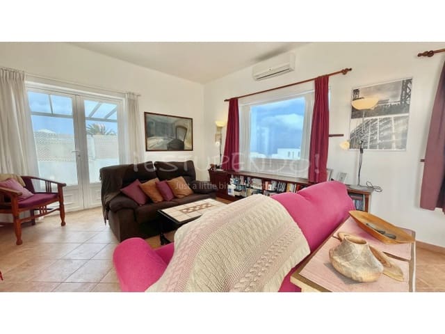 2 slaapkamer Villa te koop in Las Brenas, Yaiza - € 590.000 (Ref: 9777841)