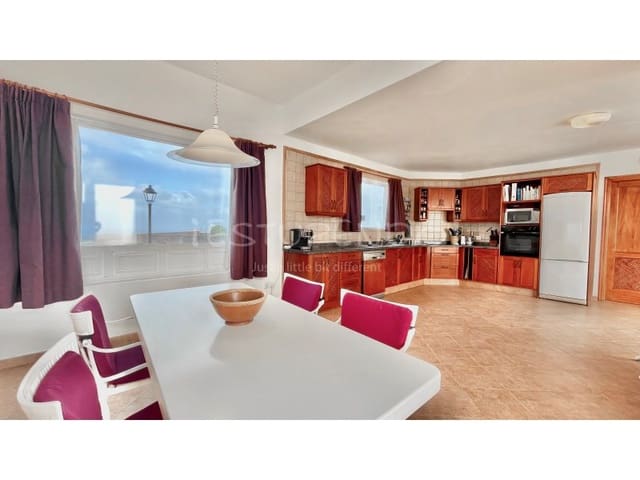 2 slaapkamer Villa te koop in Las Brenas, Yaiza - € 590.000 (Ref: 9777841)